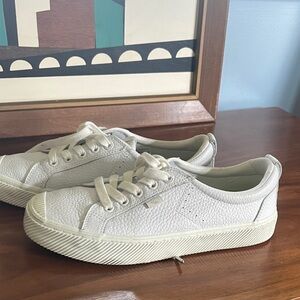 Cariuma White Textured Lace-Up Sneakers
